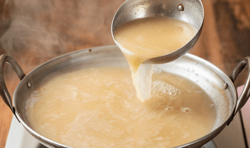 京都先斗町 京もつ鍋亀八のスープ